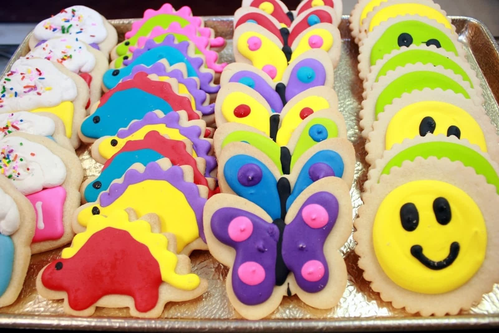 https://mazhathulli.ca/wp-content/uploads/2024/05/grandin-bakery-1976-ltd-1.jpg
